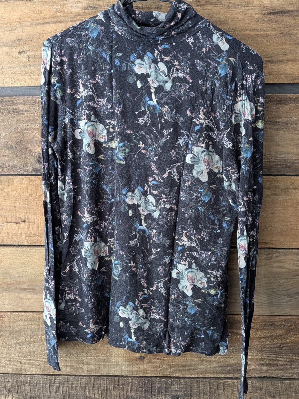 3/25$ ‼️Floral Mock TurtleNeck Long Sleeve Top - Black Floral Small